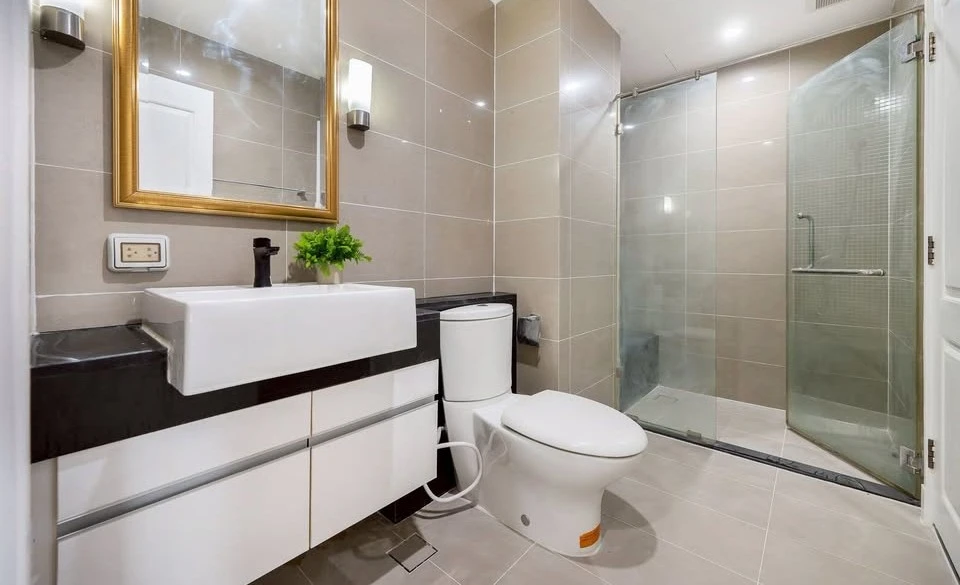 Selling a large 47 sq m Supalai Wellington unit with a spacious living room and unobstructed view from the 6th floor. Fully furnished with appliances,