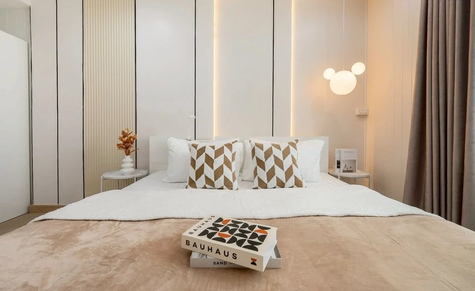 Selling a large 47 sq m Supalai Wellington unit with a spacious living room and unobstructed view from the 6th floor. Fully furnished with appliances,