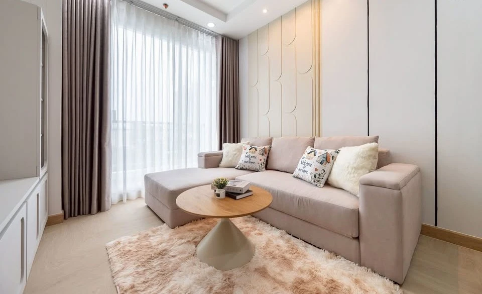 Selling a large 47 sq m Supalai Wellington unit with a spacious living room and unobstructed view from the 6th floor. Fully furnished with appliances,