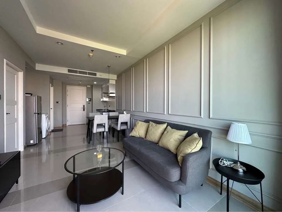 For sale: Supalai Wellington, built-in throughout the room, fully furnished, great view, airy, spacious, ready to move in, just bring your suitcase.