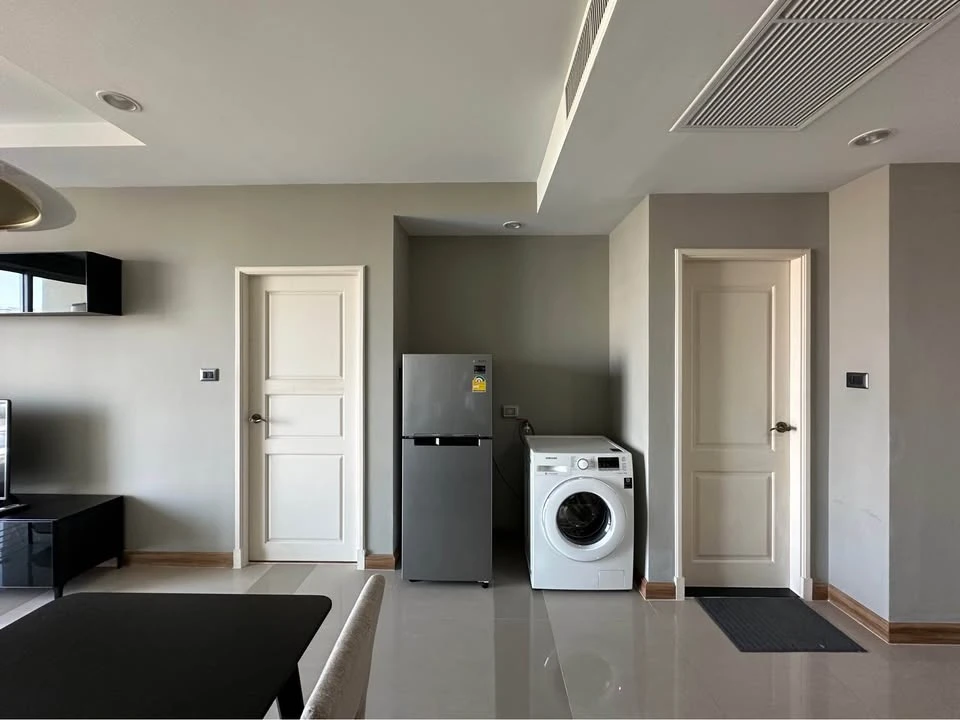 For sale: Supalai Wellington, built-in throughout the room, fully furnished, great view, airy, spacious, ready to move in, just bring your suitcase.