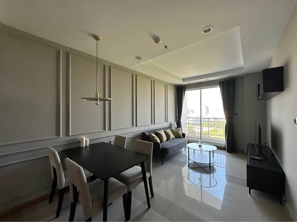 For sale: Supalai Wellington, built-in throughout the room, fully furnished, great view, airy, spacious, ready to move in, just bring your suitcase.