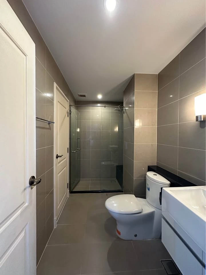For sale: Supalai Wellington, built-in throughout the room, fully furnished, great view, airy, spacious, ready to move in, just bring your suitcase.