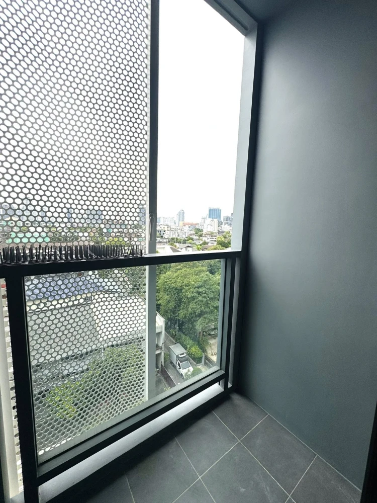 Taka Haus Ekkamai 12 for sale/rent, few units, private, quiet, no buildings blocking the surrounding area, with built-in furniture, reserve now.