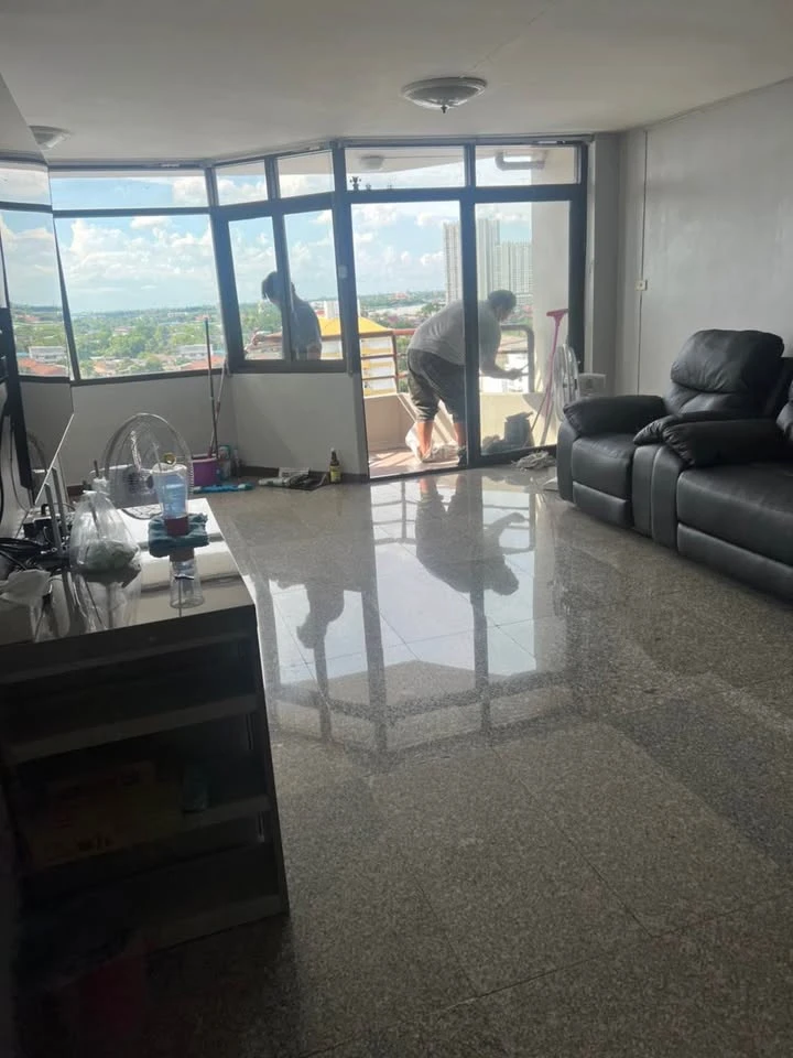 Selling Tararin Chaophaya, 2 bedrooms, spacious living area, great location, beautiful unblocked view, convenient transportation. Book now!