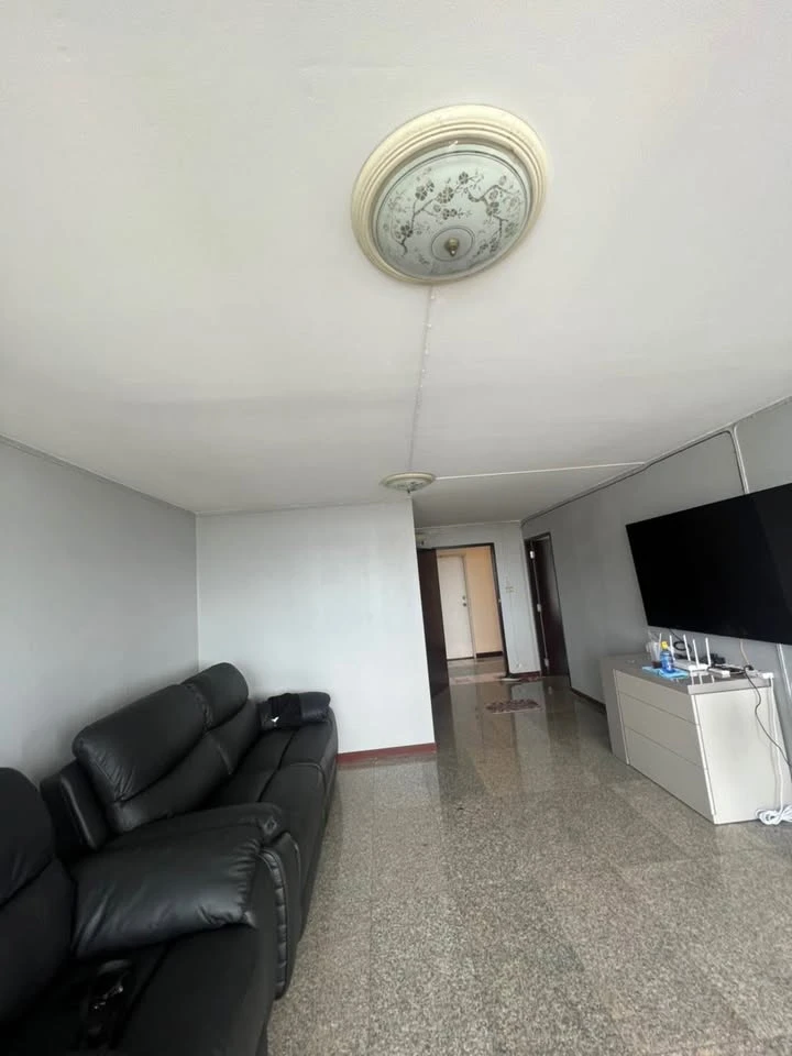 Selling Tararin Chaophaya, 2 bedrooms, spacious living area, great location, beautiful unblocked view, convenient transportation. Book now!
