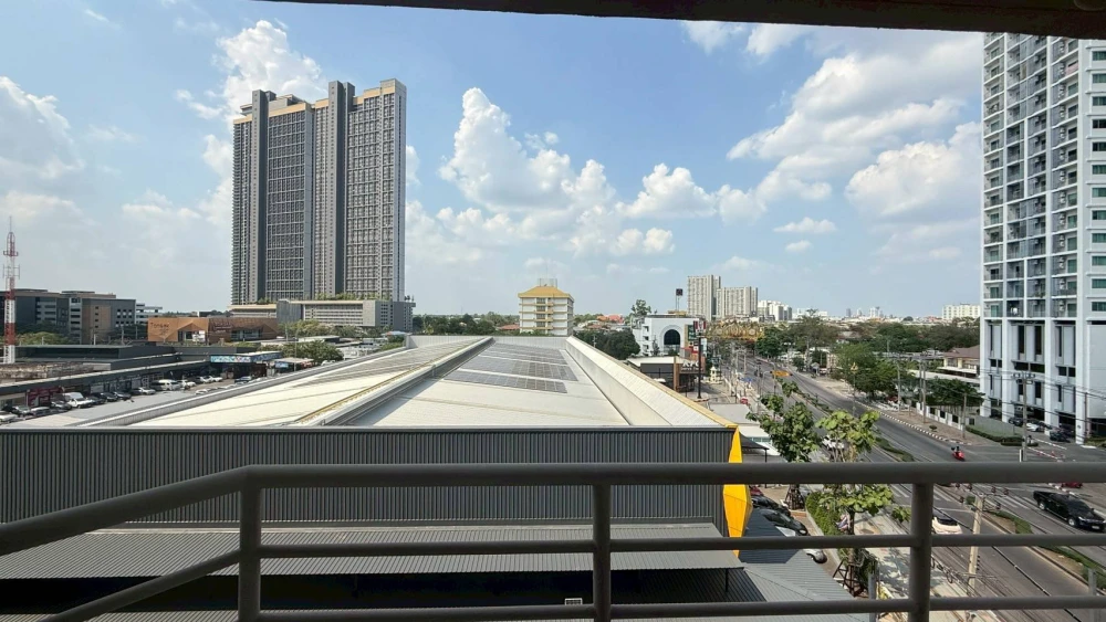 Selling a corner unit at Tararin Chaophaya, offering privacy and a beautiful minimalist design. Don't miss out!
