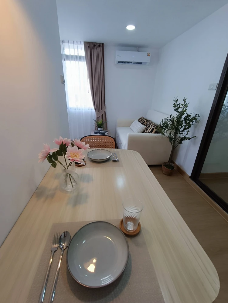 Selling a corner unit at Tararin Chaophaya, offering privacy and a beautiful minimalist design. Don't miss out!