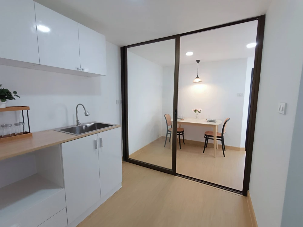 Selling a corner unit at Tararin Chaophaya, offering privacy and a beautiful minimalist design. Don't miss out!