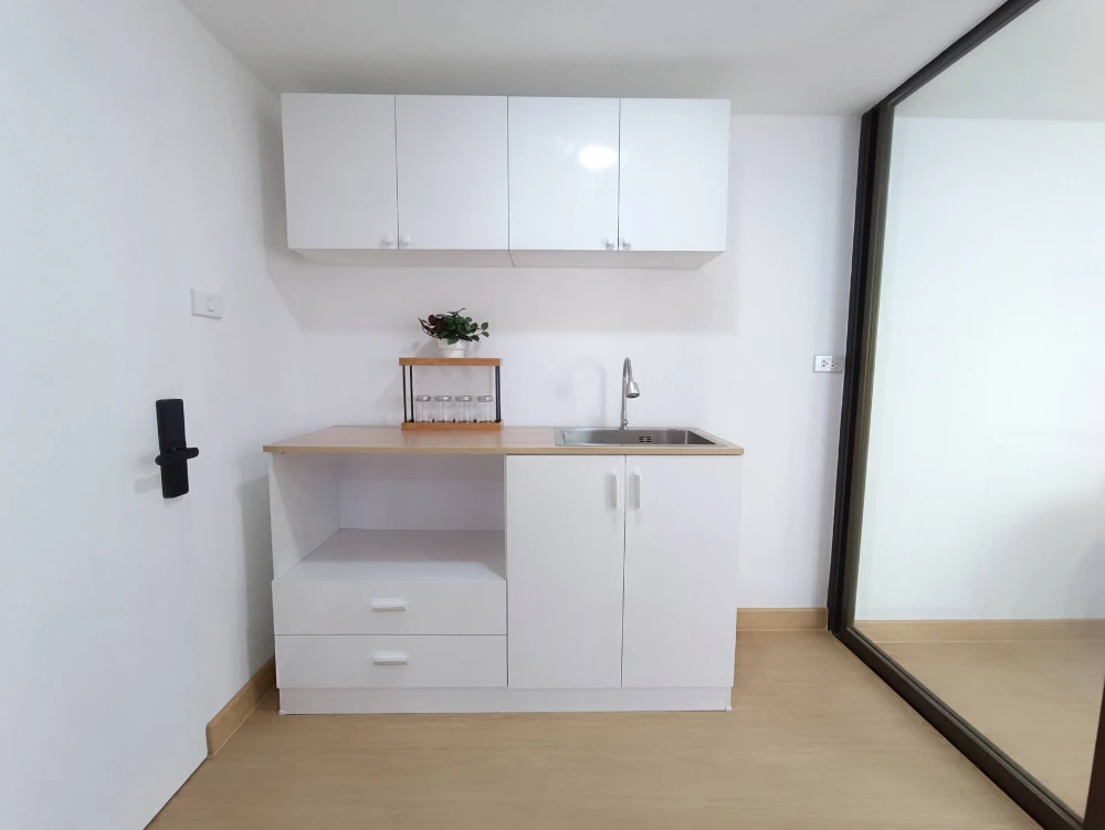 Selling a corner unit at Tararin Chaophaya, offering privacy and a beautiful minimalist design. Don't miss out!