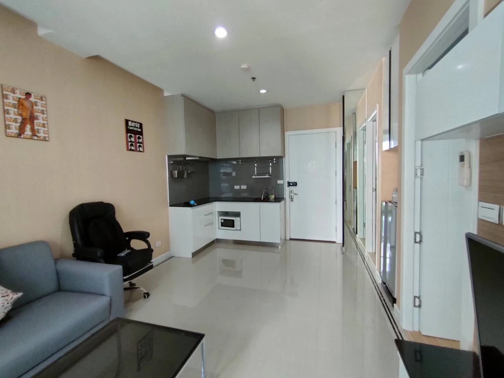 For sale TC Green 1 bedroom 1 bathroom, comes with furniture and complete facilities. Don't miss out on this great deal.