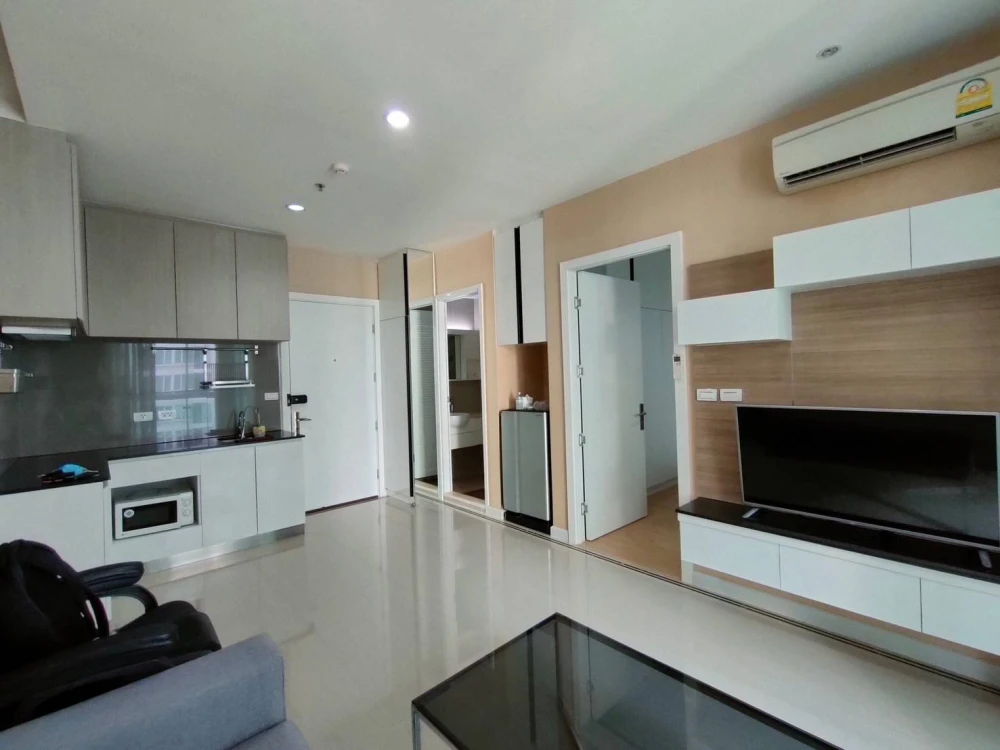 For sale TC Green 1 bedroom 1 bathroom, comes with furniture and complete facilities. Don't miss out on this great deal.