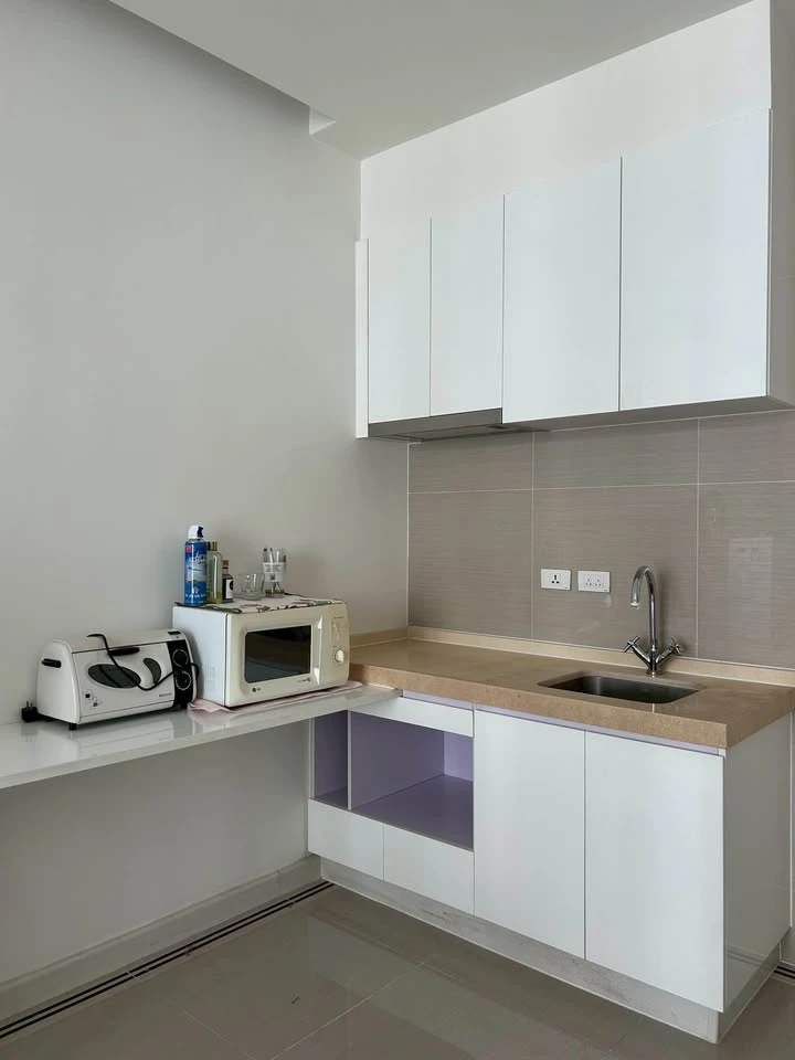 Selling a TC Green condo in good condition with complete amenities: Ready to move in!