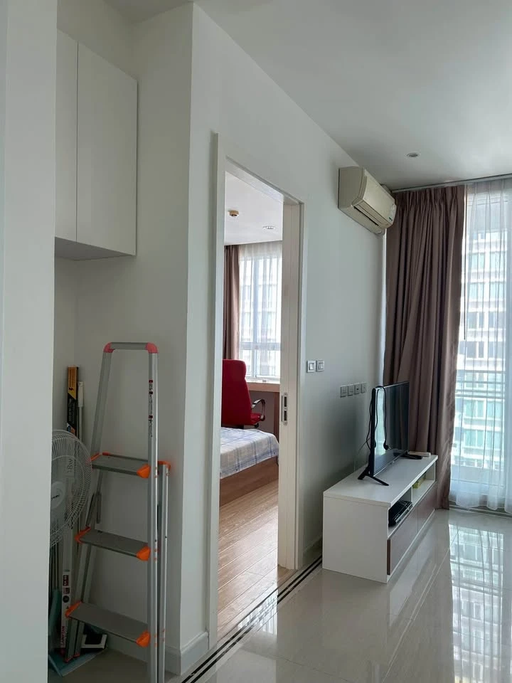 Selling a TC Green condo in good condition with complete amenities: Ready to move in!