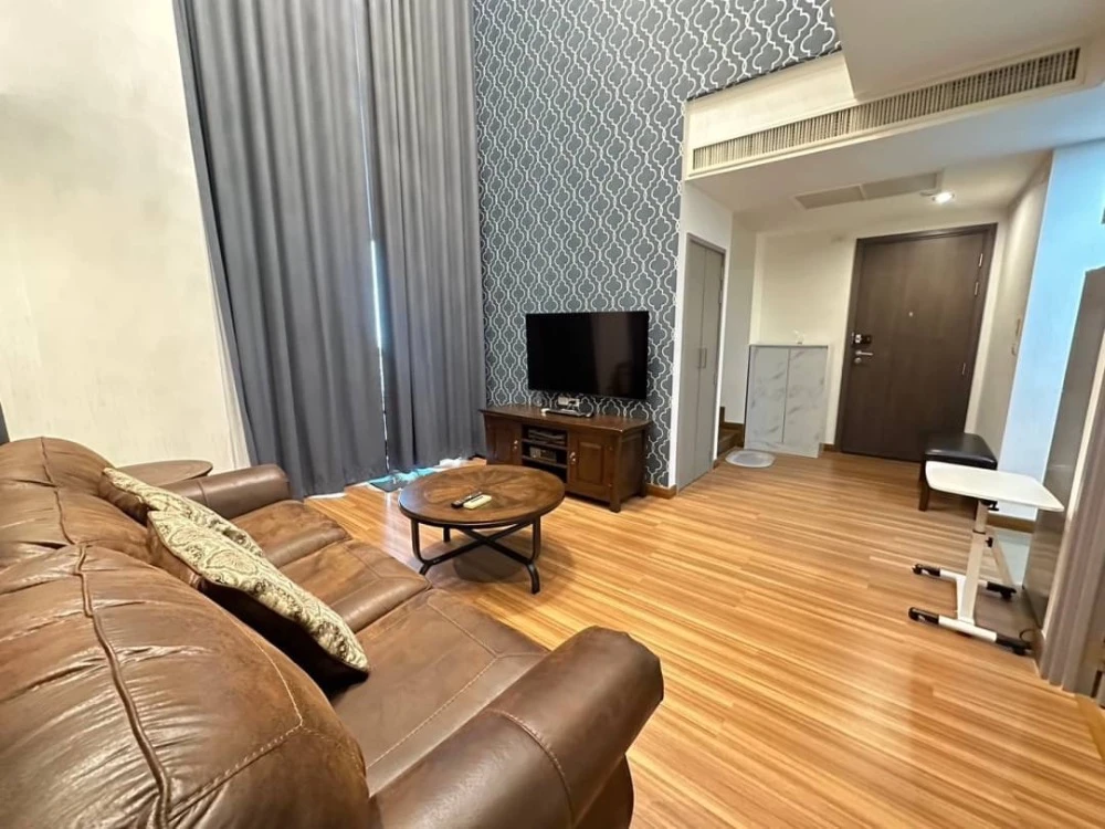 Selling TEAL Sathorn-Taksin Duplex 2-bedroom unit with pool view and full furnishings. Book now! Limited time offer.
