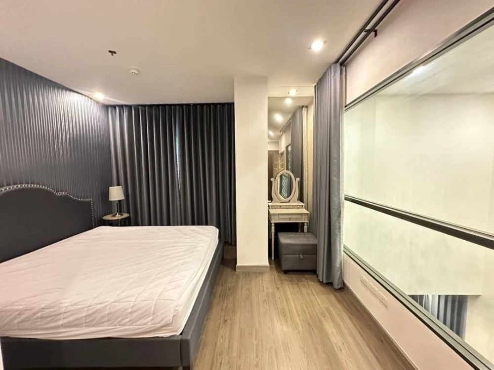 Selling TEAL Sathorn-Taksin Duplex 2-bedroom unit with pool view and full furnishings. Book now! Limited time offer.