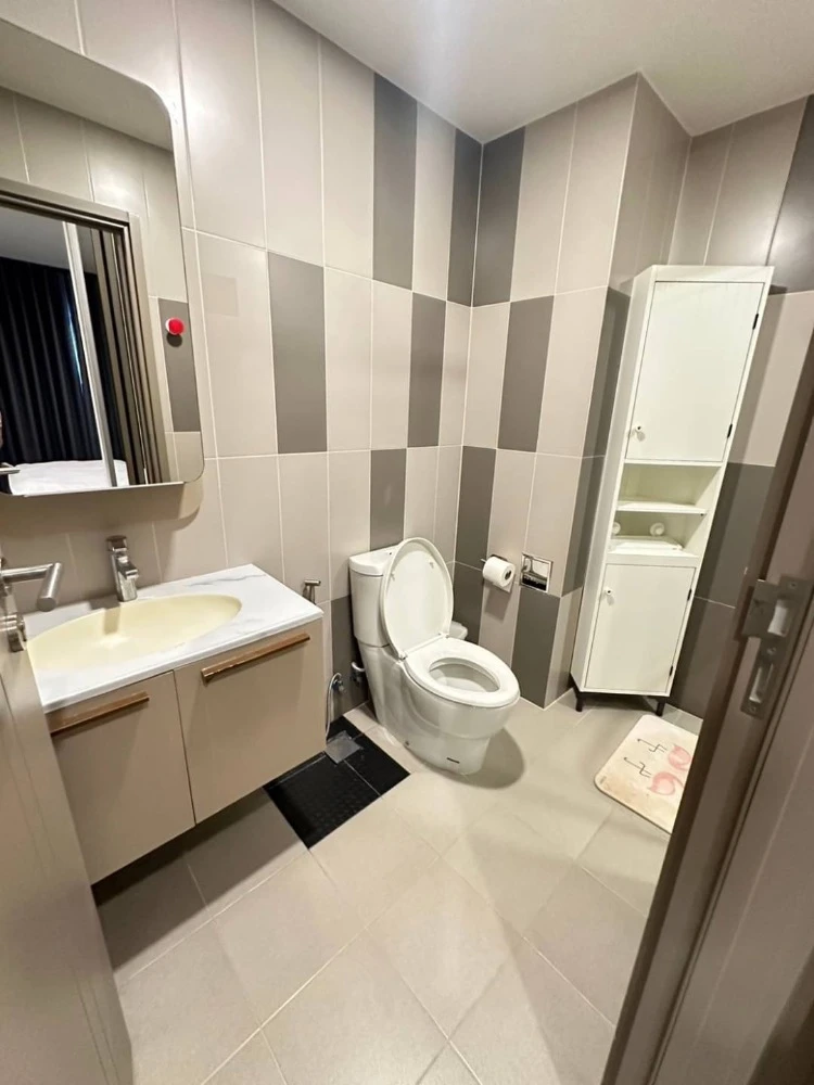 Selling TEAL Sathorn-Taksin Duplex 2-bedroom unit with pool view and full furnishings. Book now! Limited time offer.
