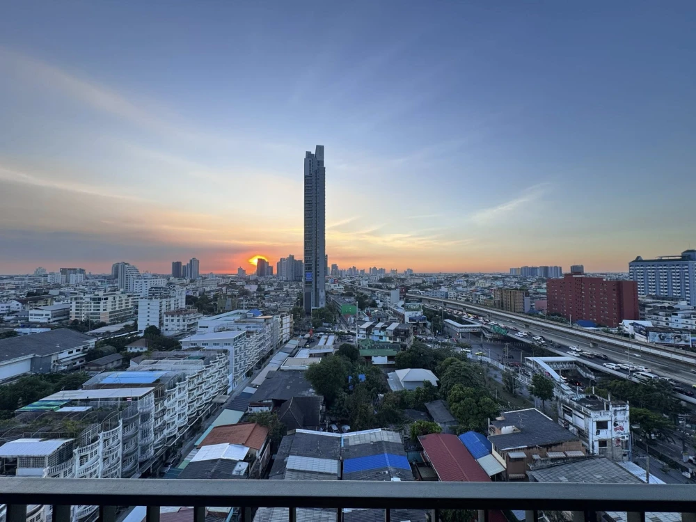Selling rent TEAL Sathorn-Taksin, corner unit, less crowded, spacious living area, great location, convenient transportation. Book now!