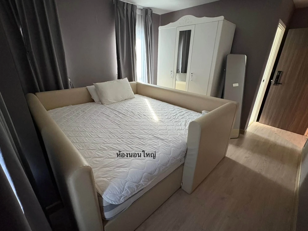 Selling Thana Astoria, 2 bedrooms, spacious living area, and fully furnished. Book now! images