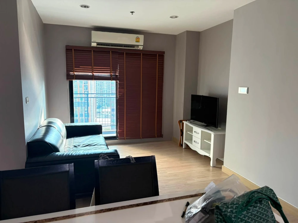 Selling Thana Astoria, 2 bedrooms, spacious living area, and fully furnished. Book now!