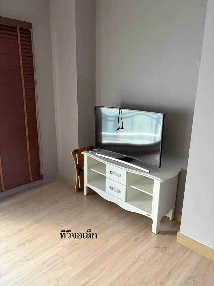 Selling Thana Astoria, 2 bedrooms, spacious living area, and fully furnished. Book now!