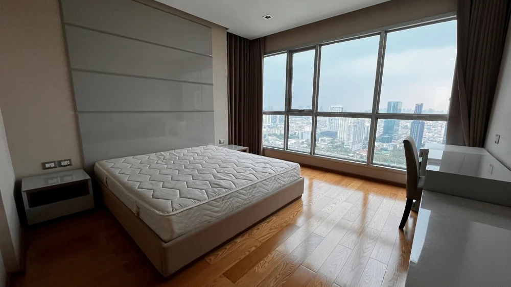 For sale: The Address Asoke, a nice room, comes with complete furniture and facilities, just bring your bags and move in.