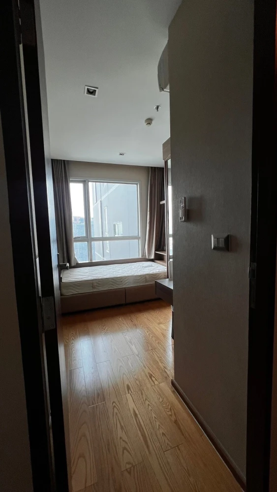 For sale: The Address Asoke, a nice room, comes with complete furniture and facilities, just bring your bags and move in.