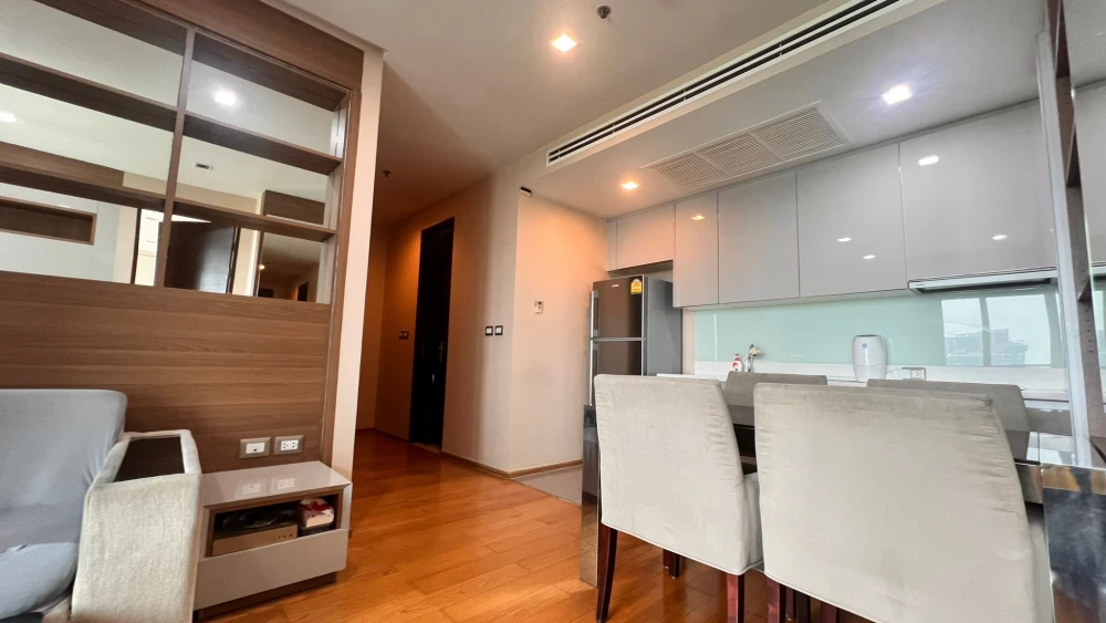 For sale: The Address Asoke, a nice room, comes with complete furniture and facilities, just bring your bags and move in.