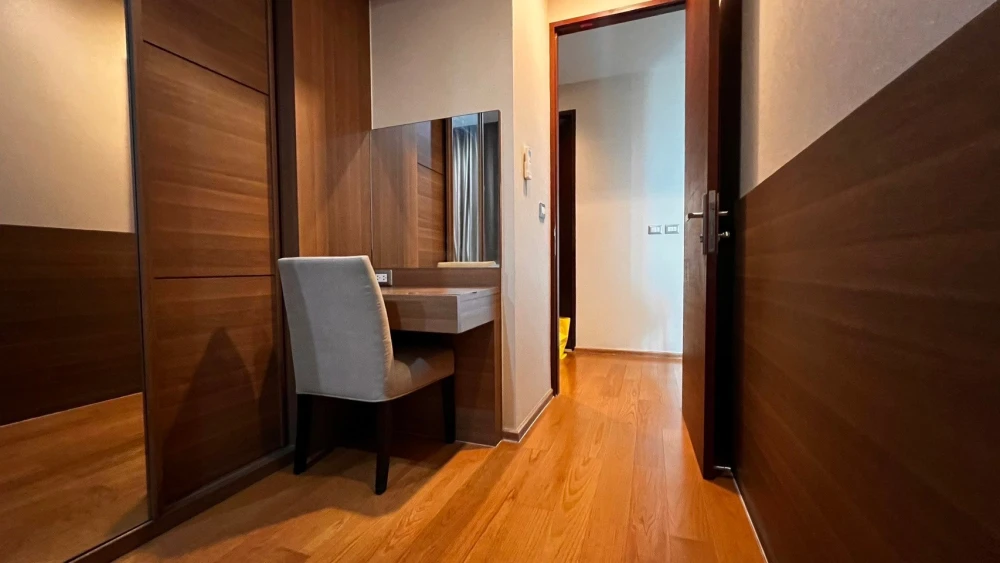 For sale: The Address Asoke, a nice room, comes with complete furniture and facilities, just bring your bags and move in.