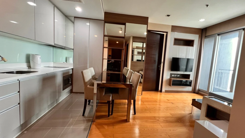 For sale: The Address Asoke, a nice room, comes with complete furniture and facilities, just bring your bags and move in.