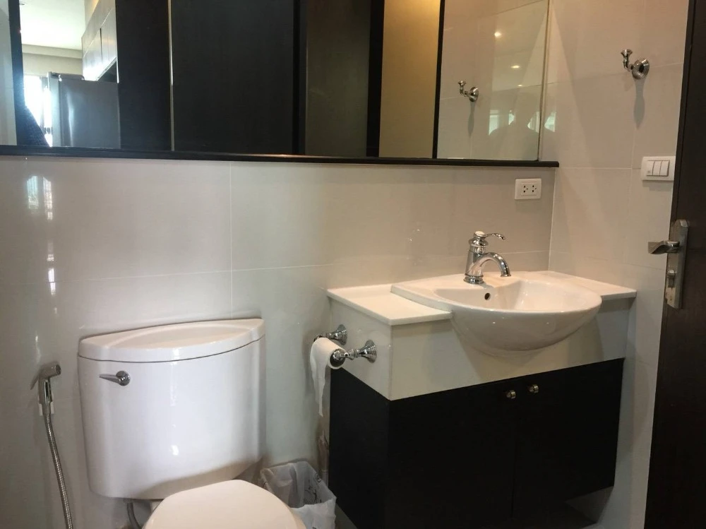 For sale: The Address Chidlom, 20th floor, fully furnished. Interested? Buy now!