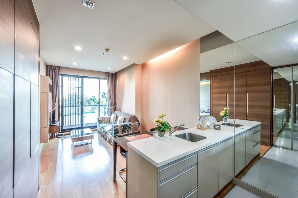 Selling The Address Sathorn, 1 bedroom unit with spacious living area, great location, convenient transportation, and fully furnished. Book now!