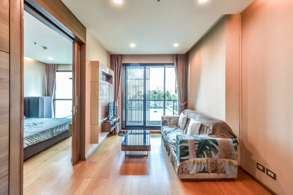 Selling The Address Sathorn, 1 bedroom unit with spacious living area, great location, convenient transportation, and fully furnished. Book now!