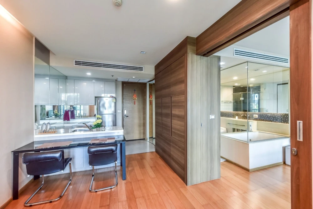 Selling The Address Sathorn, 1 bedroom unit with spacious living area, great location, convenient transportation, and fully furnished. Book now!