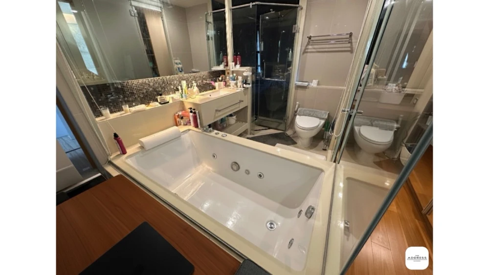 For sale: The Address Sathorn, spacious room with plenty of usable space, good location, beautiful city view from high floor, reserve now!