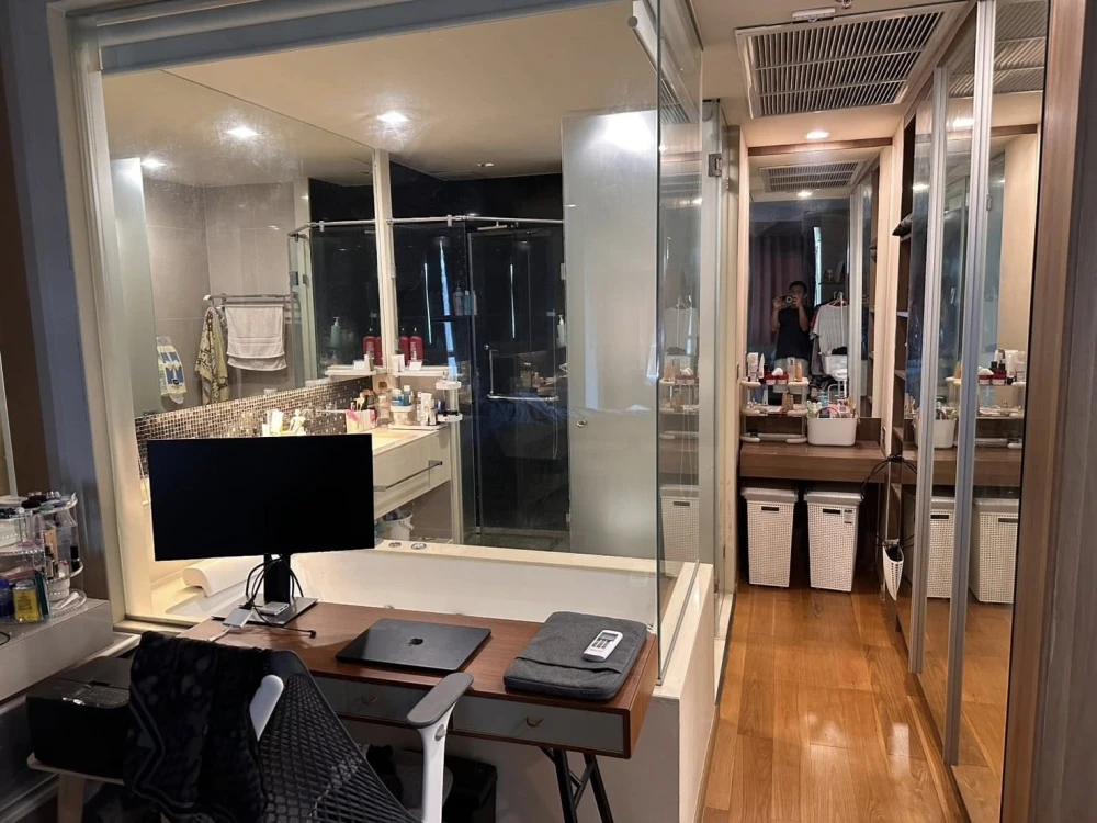 For sale: The Address Sathorn, spacious room with plenty of usable space, good location, beautiful city view from high floor, reserve now!