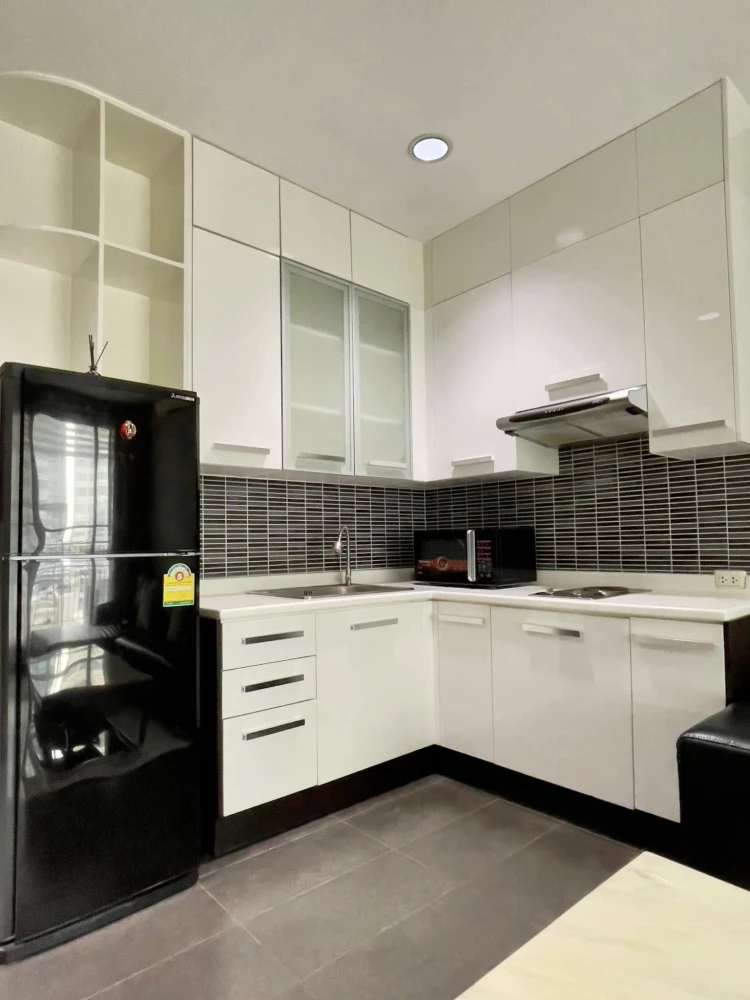 For sale: The Address Siam, located in the heart of the city, 9th floor, fully built-in, ready to move in. Book now and you won't be disappointed.
