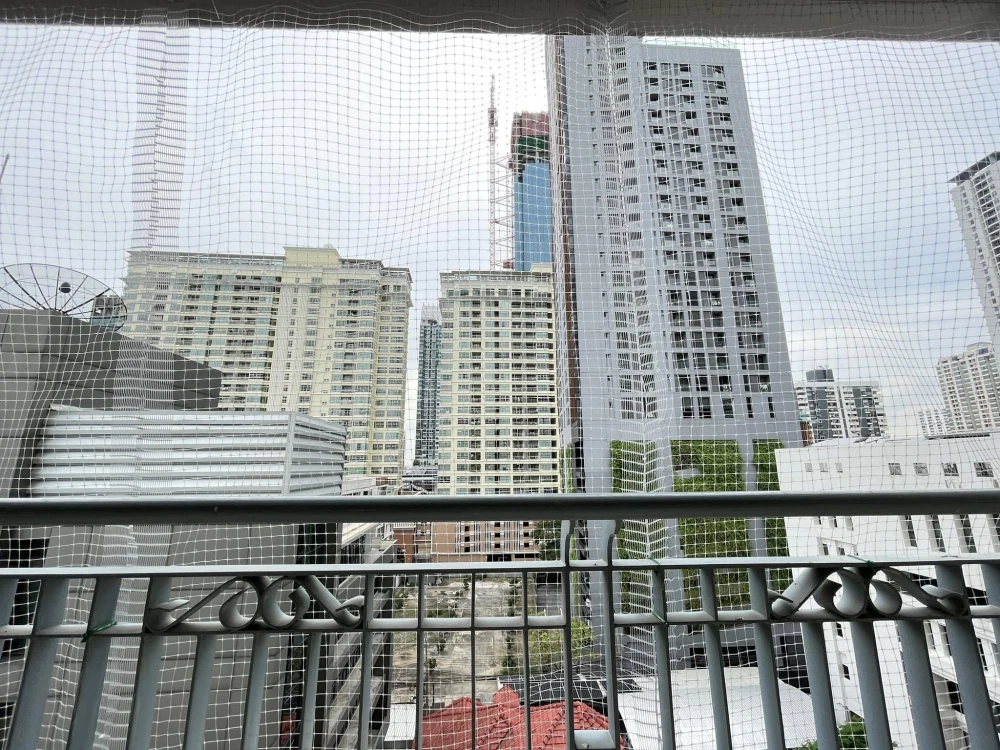 For sale: The Address Siam, located in the heart of the city, 9th floor, fully built-in, ready to move in. Book now and you won't be disappointed.