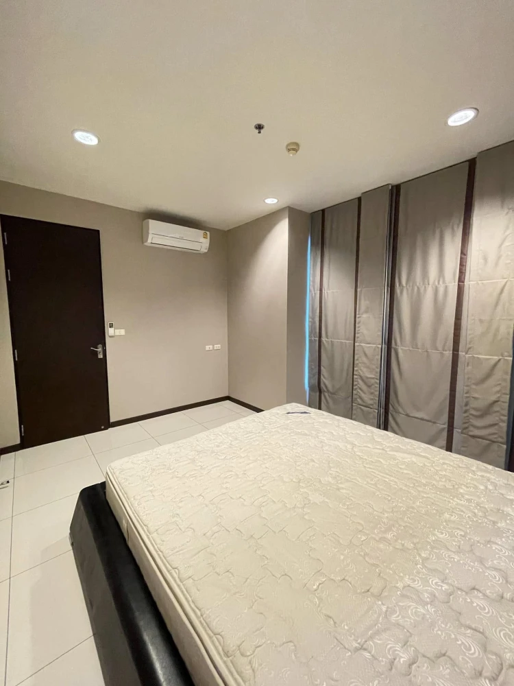 For sale: The Address Siam, located in the heart of the city, 9th floor, fully built-in, ready to move in. Book now and you won't be disappointed.