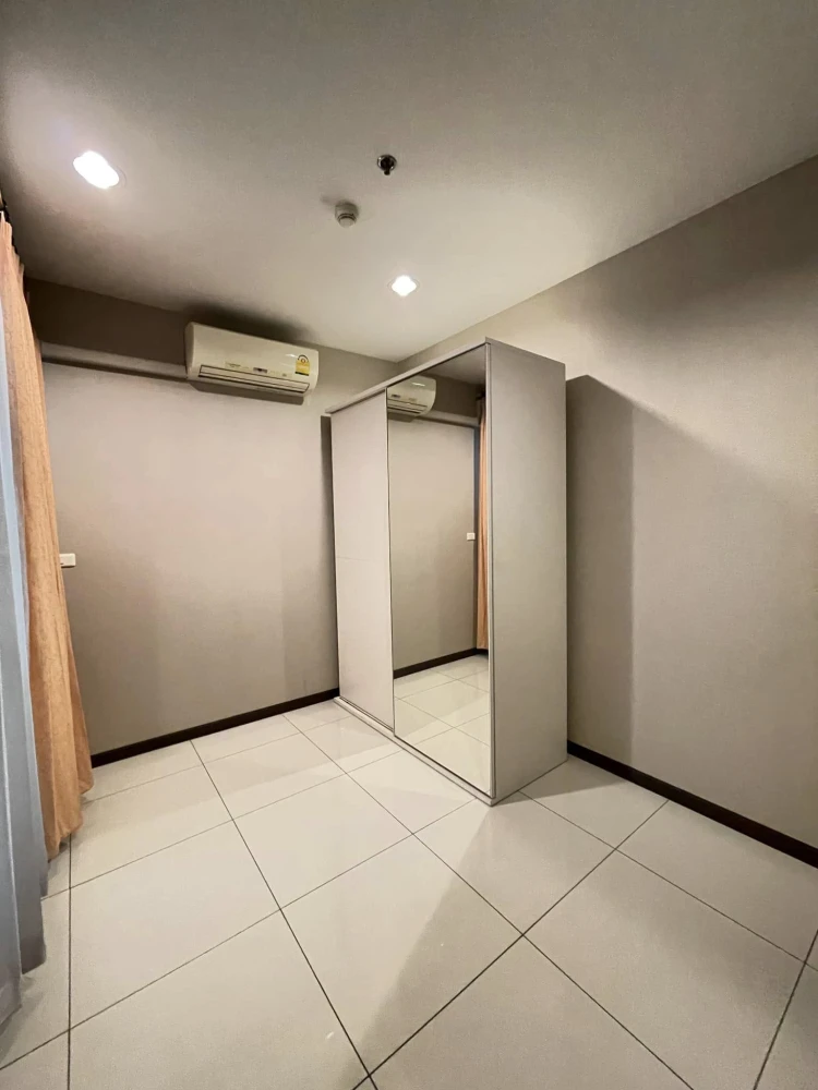 For sale: The Address Siam, located in the heart of the city, 9th floor, fully built-in, ready to move in. Book now and you won't be disappointed.