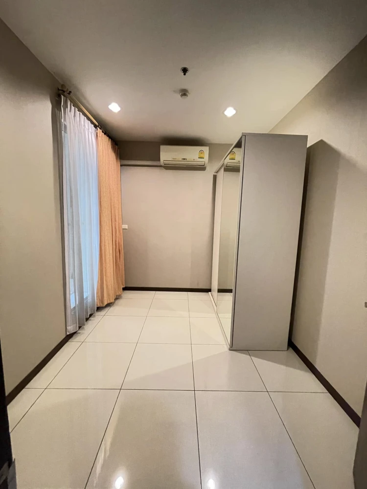 For sale: The Address Siam, located in the heart of the city, 9th floor, fully built-in, ready to move in. Book now and you won't be disappointed.