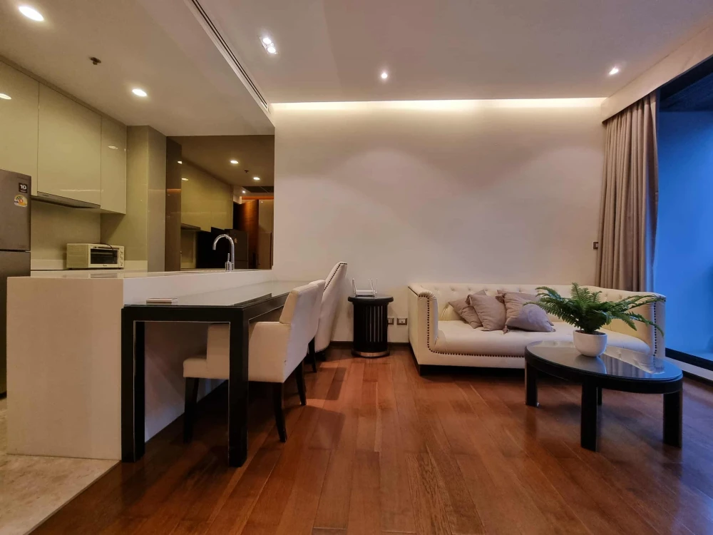 For sale: The Address Sukhumvit 28, 9th floor, nice room, fully furnished, reserve now.