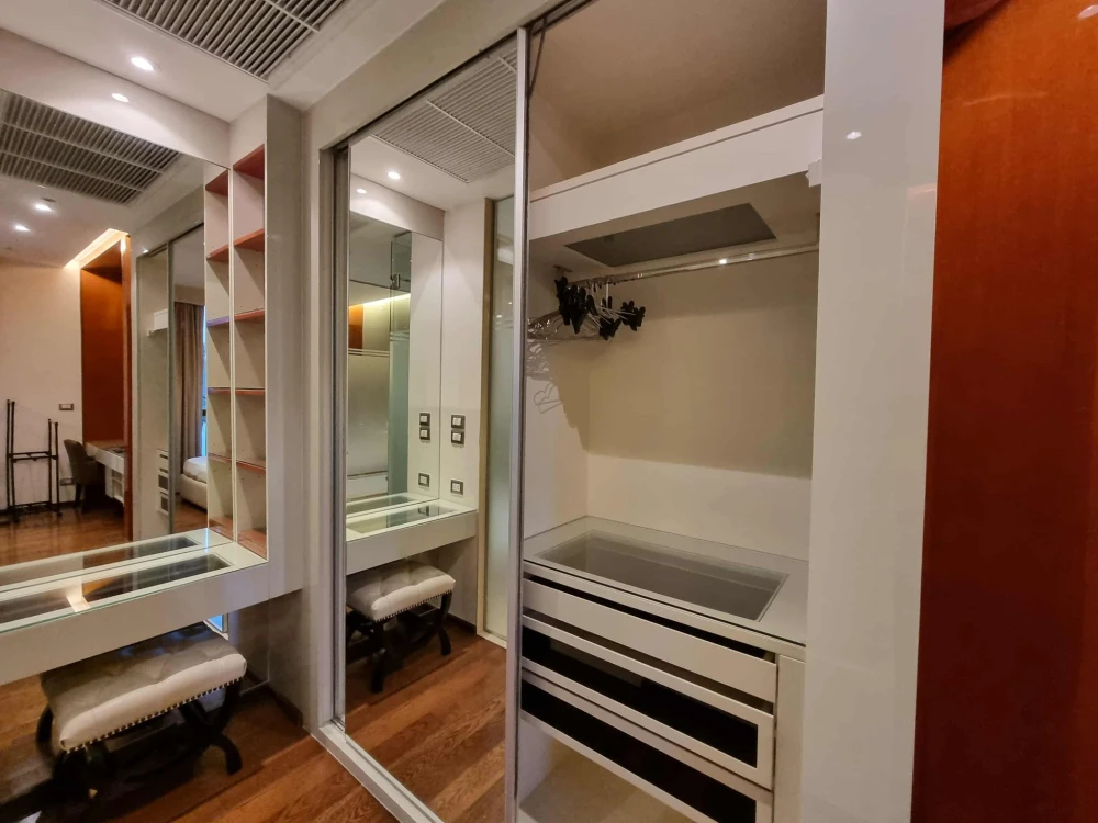 For sale: The Address Sukhumvit 28, 9th floor, nice room, fully furnished, reserve now.
