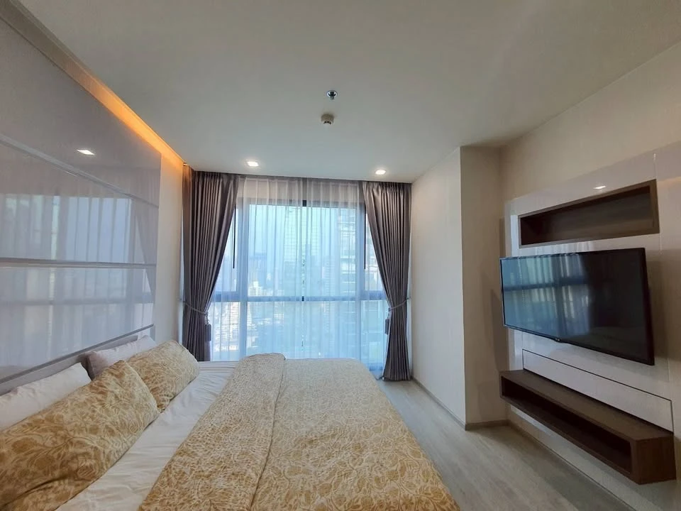 For sale: The Address Sathorn 12, spacious room, comfortable, comes with complete facilities. Good like this, book now, don't miss out!!