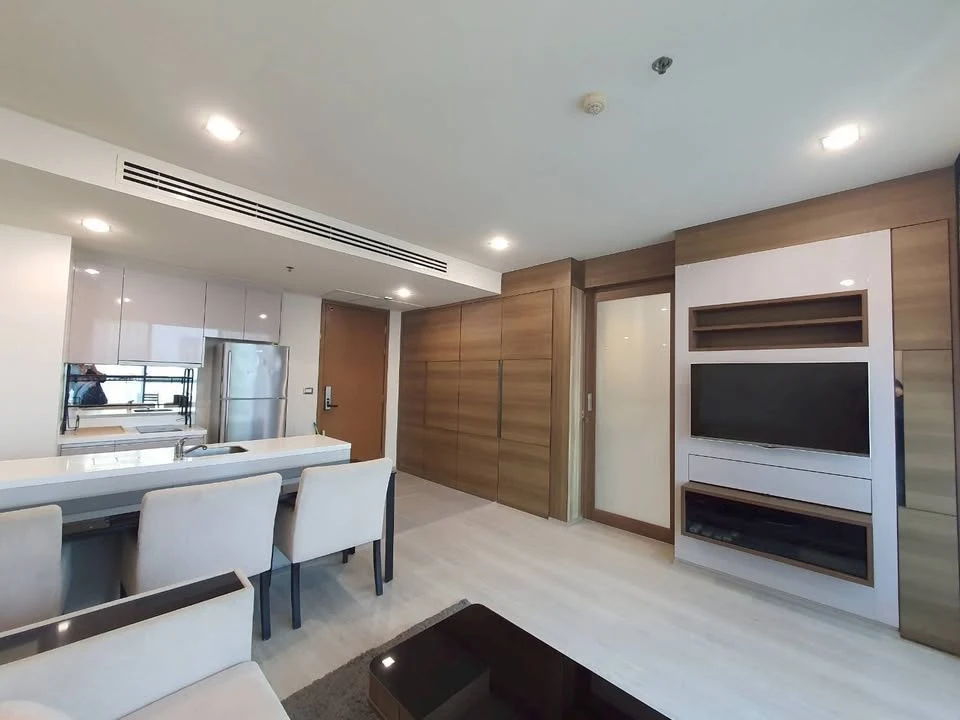 For sale: The Address Sathorn 12, spacious room, comfortable, comes with complete facilities. Good like this, book now, don't miss out!!