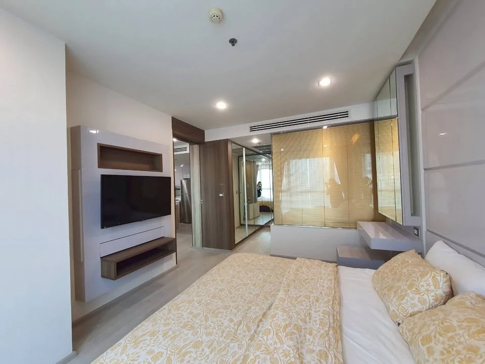 For sale: The Address Sathorn 12, spacious room, comfortable, comes with complete facilities. Good like this, book now, don't miss out!!