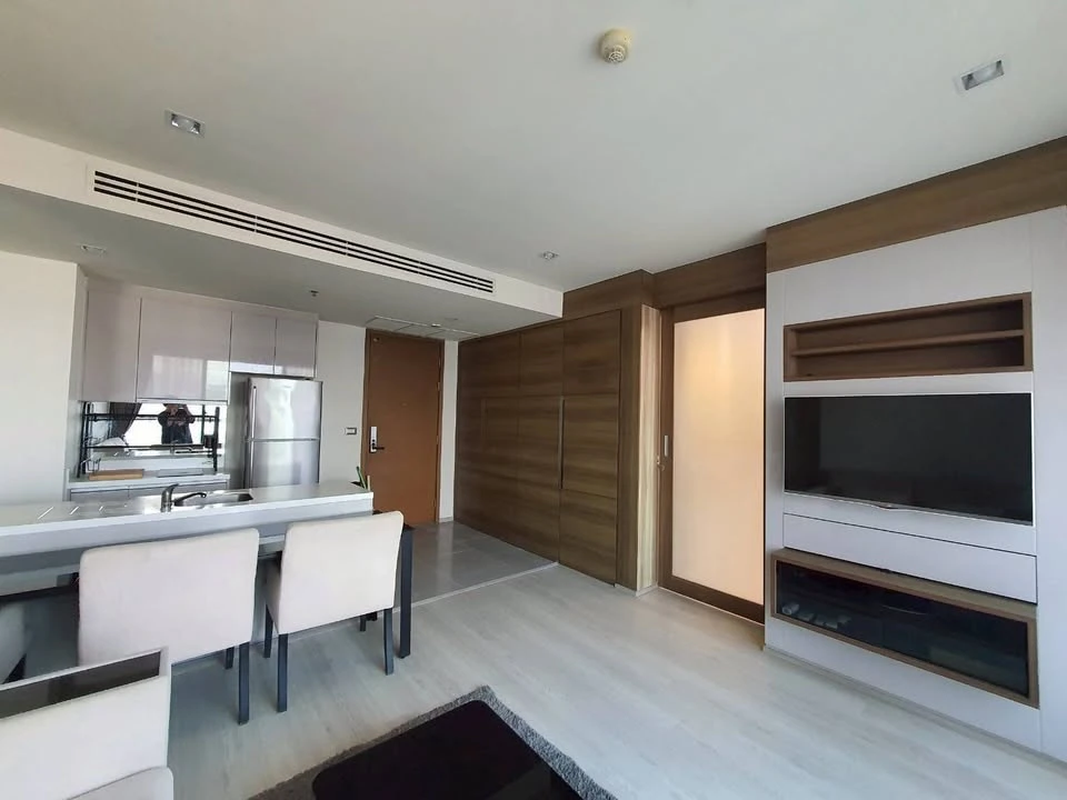 For sale: The Address Sathorn 12, spacious room, comfortable, comes with complete facilities. Good like this, book now, don't miss out!!