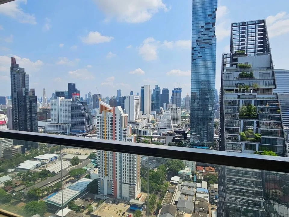 For sale: The Address Sathorn 12, spacious room, comfortable, comes with complete facilities. Good like this, book now, don't miss out!!