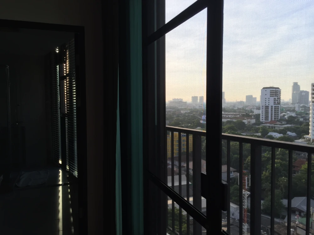 For sale: The Alcove Thonglor 10, spacious room, lots of usable space, fully furnished, beautiful city view, book now.