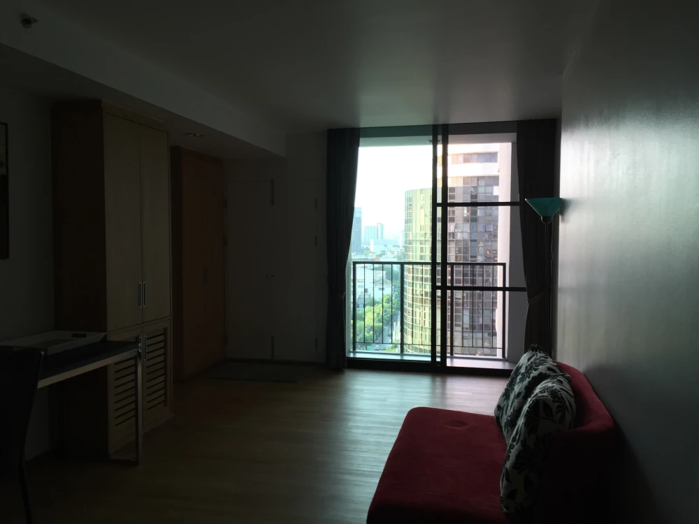 For sale: The Alcove Thonglor 10, spacious room, lots of usable space, fully furnished, beautiful city view, book now.